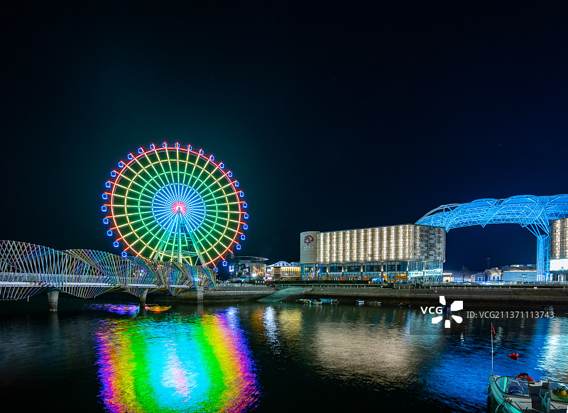 青岛琴岛之眼摩天轮夜景图片素材