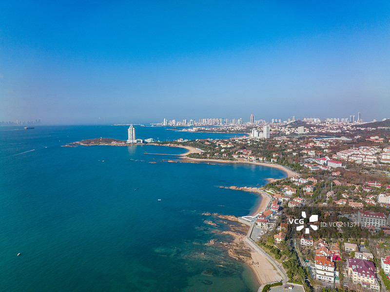青岛第三海水浴场海天中心大厦地标建筑城市风光全景图片素材