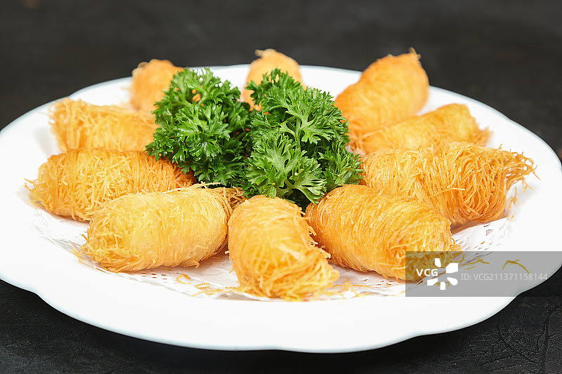 中餐美食-榴莲酥图片素材