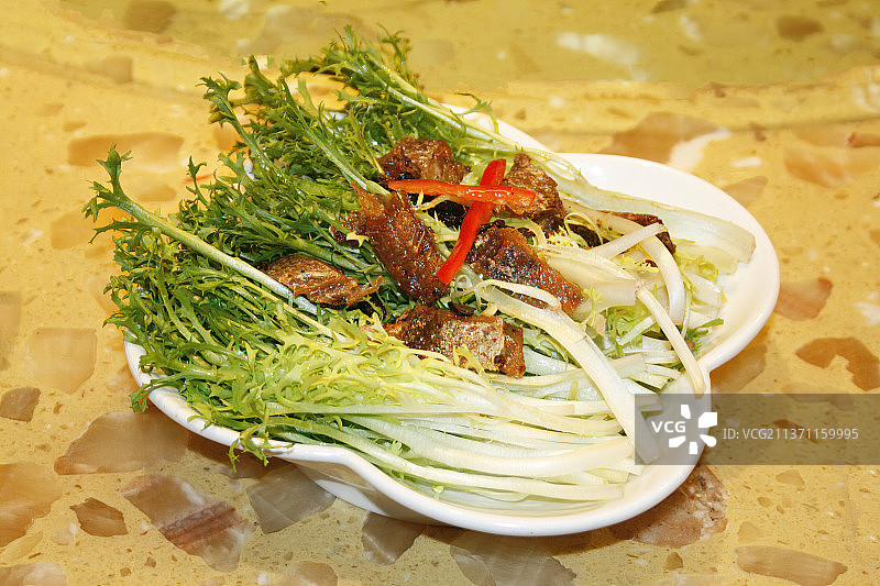 中餐美食-鲮鱼拌苦菊图片素材