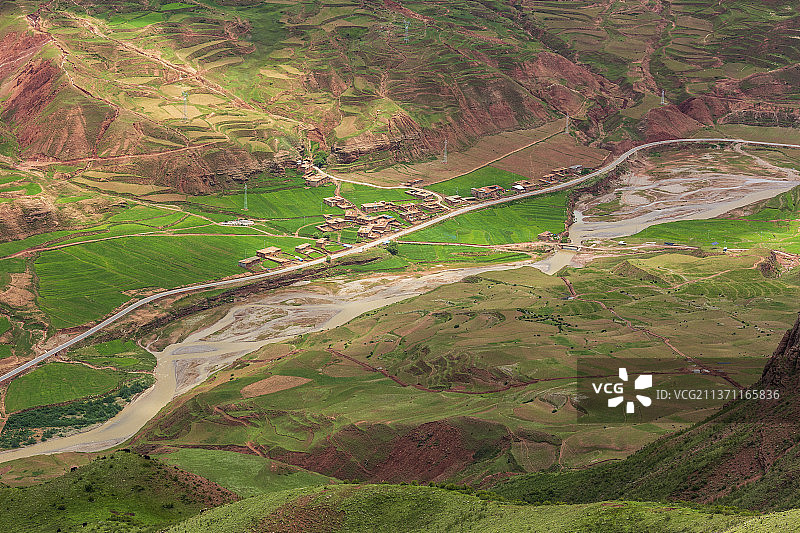 丁青河谷——西藏    昌都市   丁青县    孜珠山下图片素材