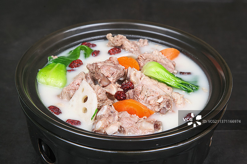 中餐美食-莲藕排骨汤图片素材