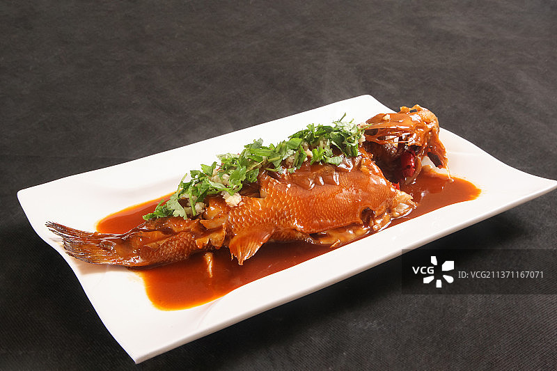 中餐美食-烧汁鲈鱼图片素材