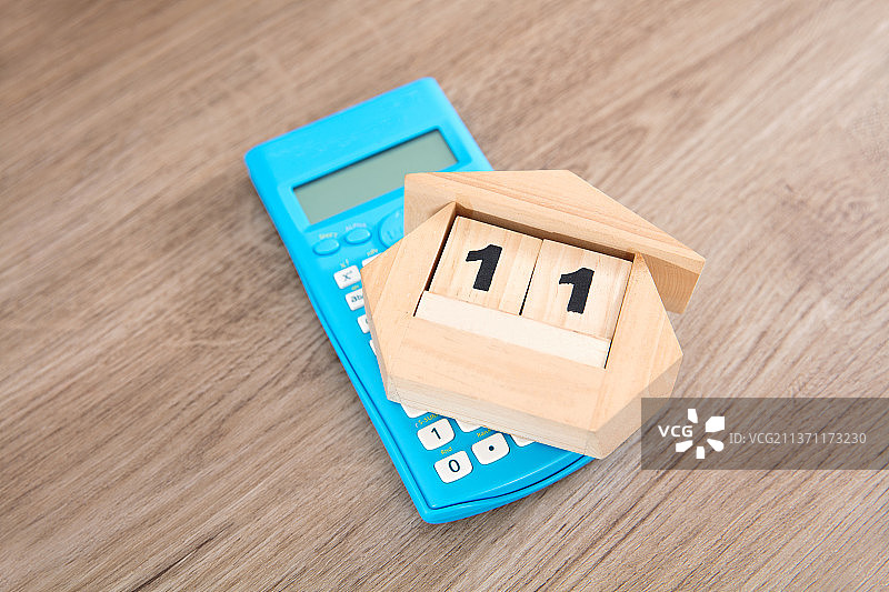 计算器上显示双11的台历盒图片素材