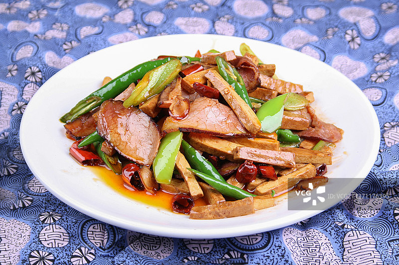 中餐美食-腊肉炒豆干图片素材