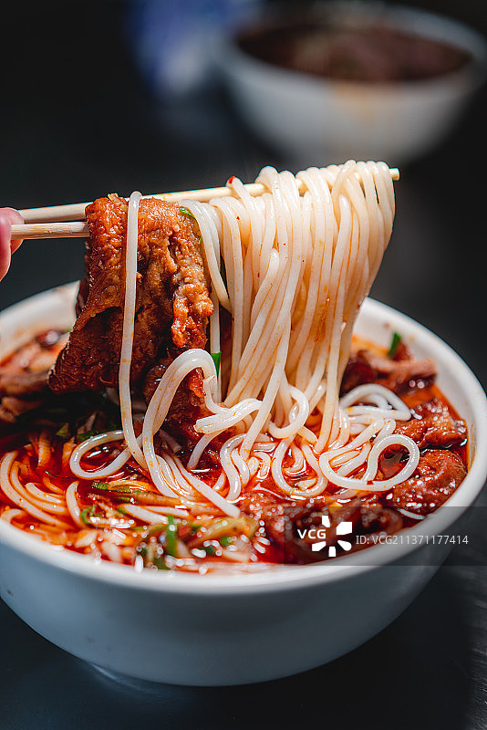 云南昆明宜良县特色小吃美食猪脚米线图片素材