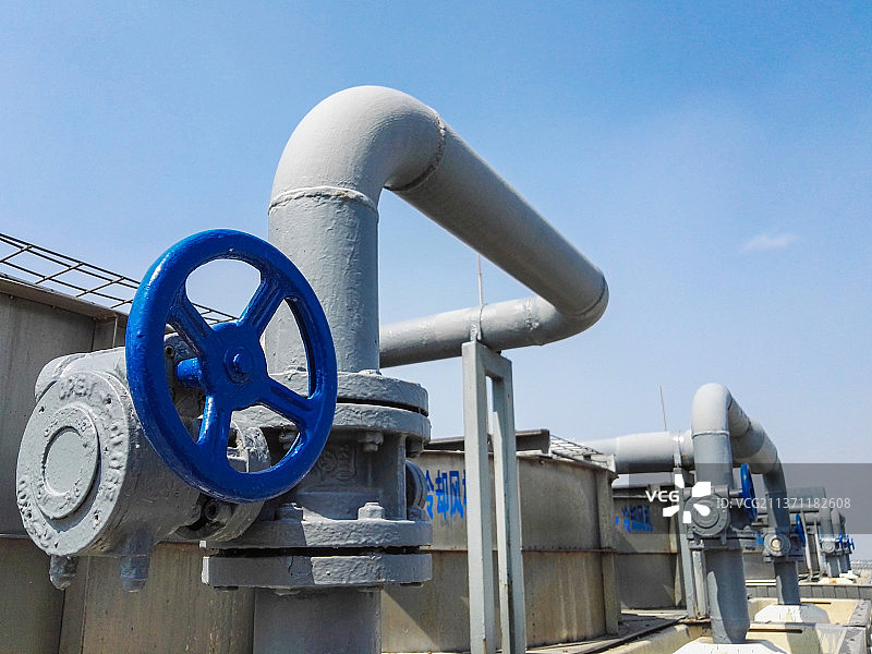 楼顶中央空调通风管道阀门图片素材