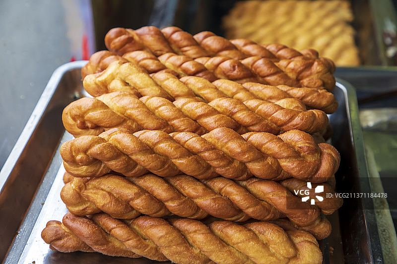 吉林市街头油炸麻花图片素材