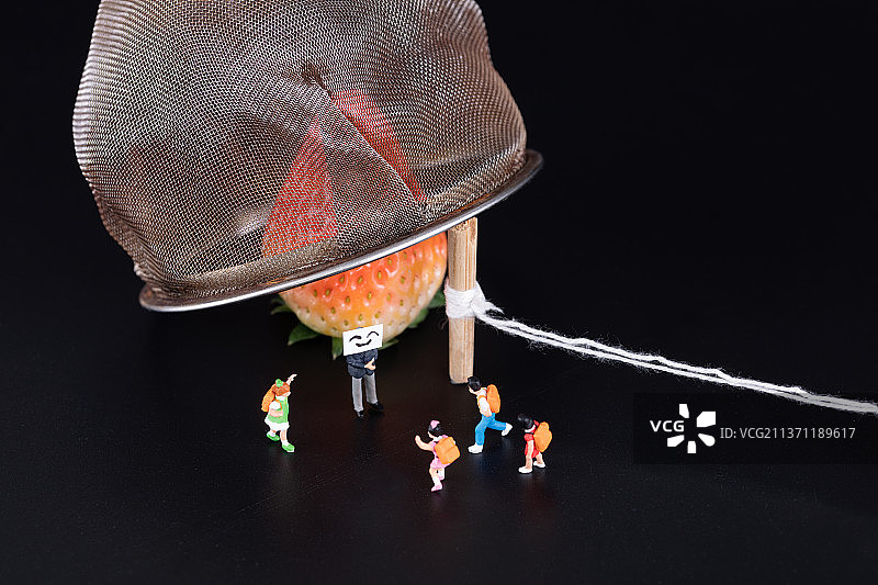 骗子以零食诱骗拐卖儿童图片素材