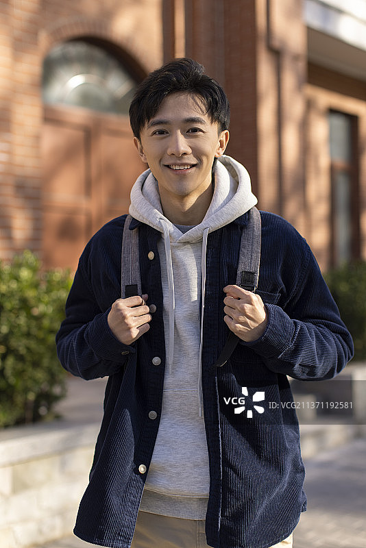 校园里的大学生图片素材