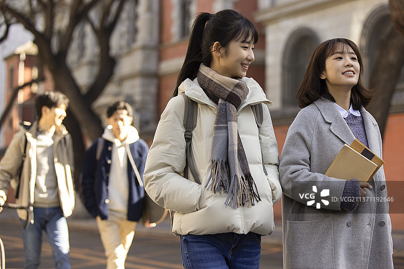 校园里的大学生图片素材