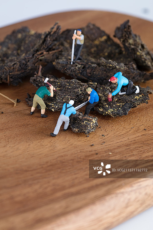 分割黑茶的工人人偶模型图片素材