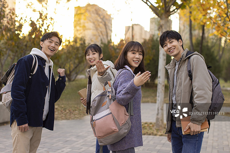 校园里的大学生图片素材