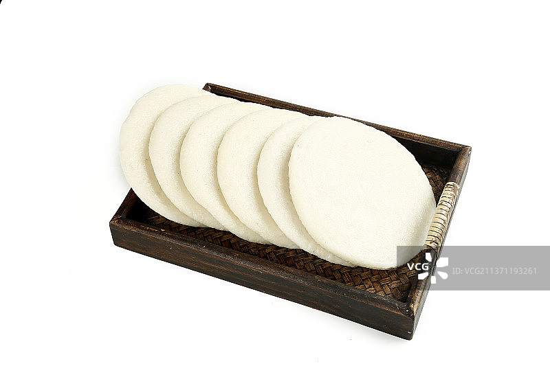 木盘里装着糯米糍粑图片素材
