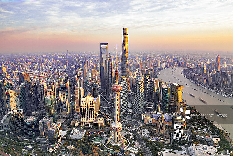 傍晚俯瞰上海陆家嘴图片素材