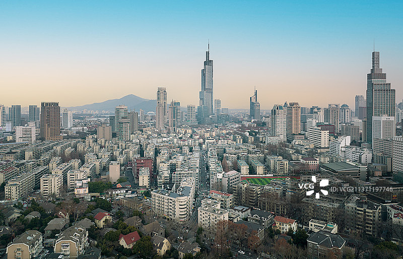 中国江苏省会南京市鼓楼区紫峰大厦航拍图片素材