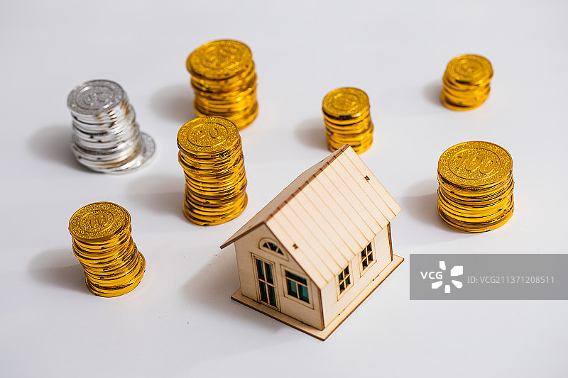 房子，金币，金钱，放大镜，指南针，计算器，房地产行业，房产投资图片素材