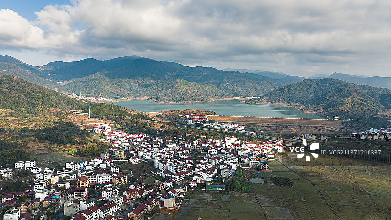南昌村落、肖峰水库、梅岭山峰蓝天白云航拍美景图片素材