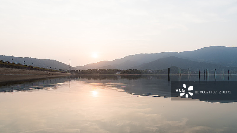 南昌新建区梦山水库日落美景图片素材
