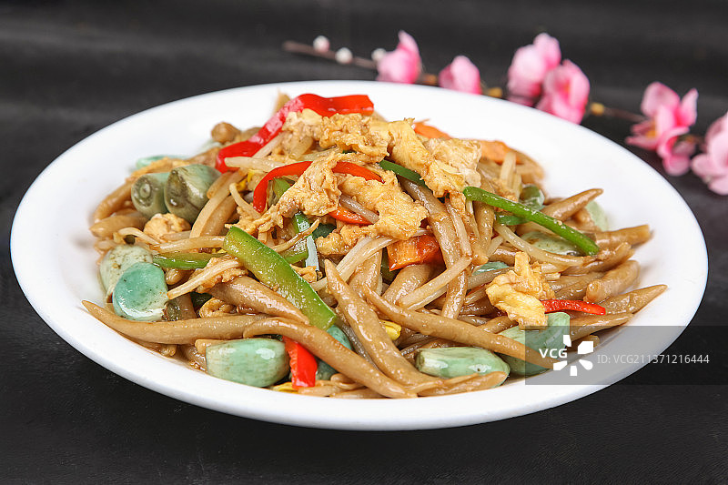 中餐美食-腊八蒜烧莜面图片素材