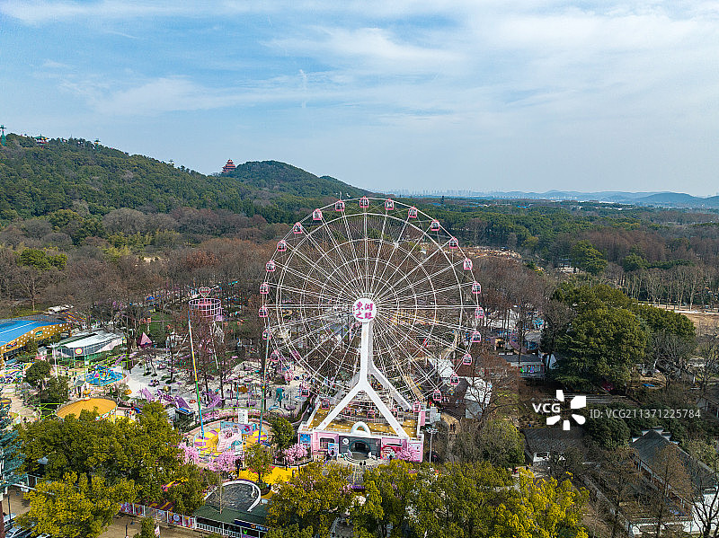武汉东湖磨山，东湖之眼摩天轮。图片素材