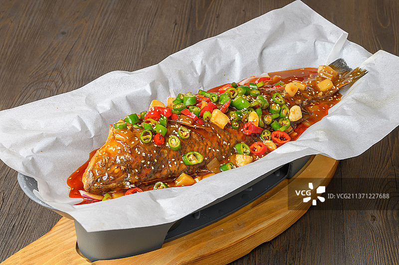中餐美食-纸包烤鱼图片素材