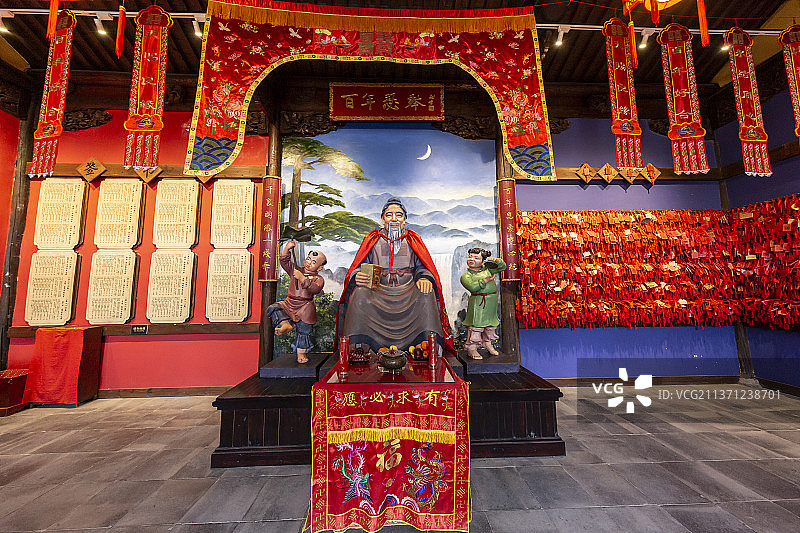 北京密云古北水镇：月老祠月下老人雕像图片素材