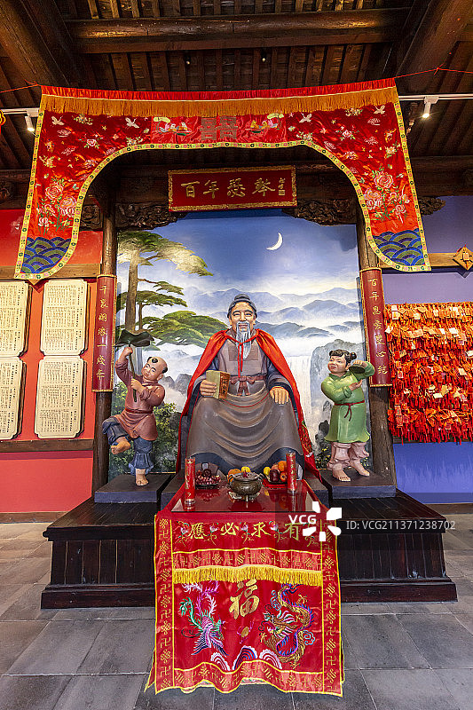北京密云古北水镇：月老祠月下老人雕像图片素材