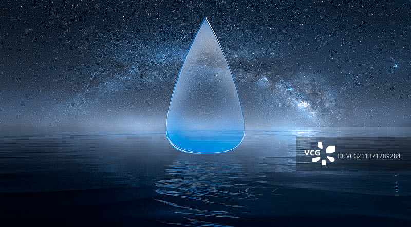 银河星空下的海平面上的一滴大水珠图片素材