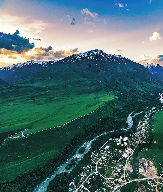 航拍新疆阿勒泰喀纳斯禾木地区风光图片素材