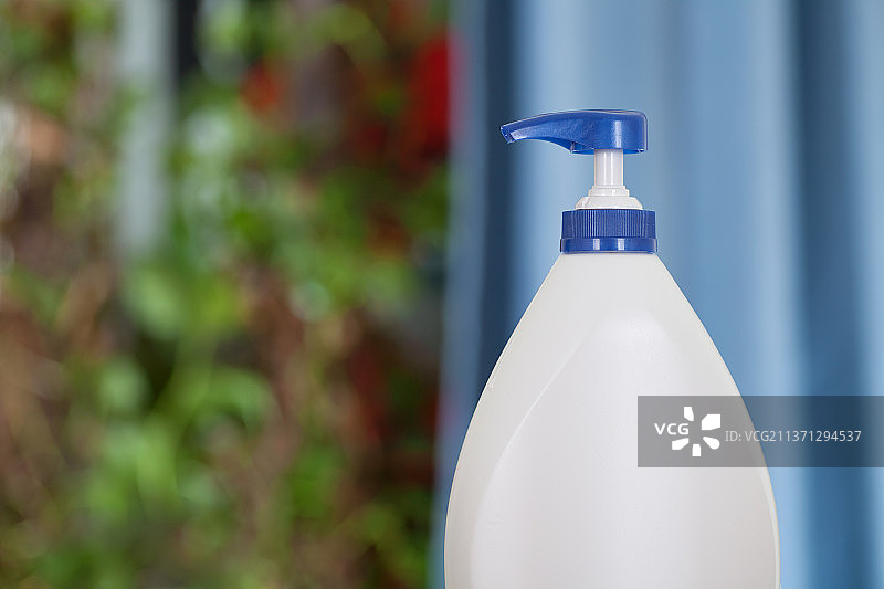 室内一瓶洗手液图片素材