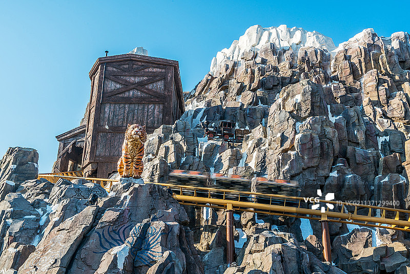 主题乐园游乐设施-过山车图片素材