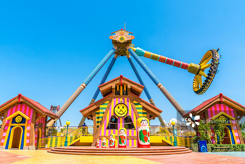 主题乐园游乐设施-大摆锤图片素材