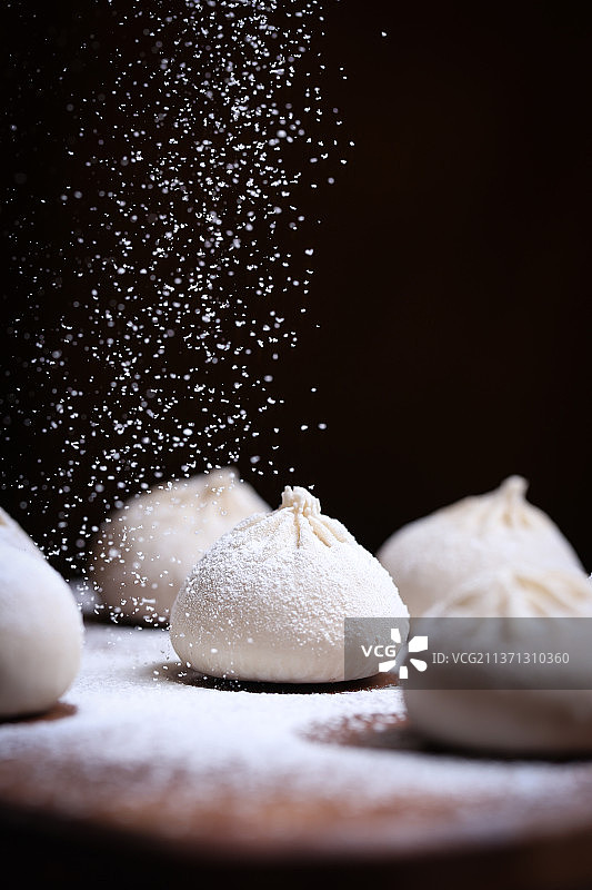 手工制作的中式点心小笼包图片素材