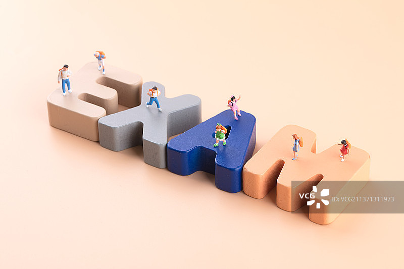 英文单词考试和各种学生们图片素材