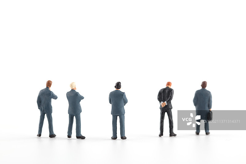 白背景上一排微缩的商人图片素材