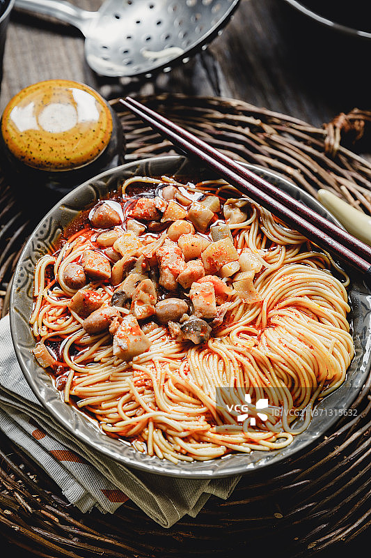 八宝辣酱面奥灶面图片素材