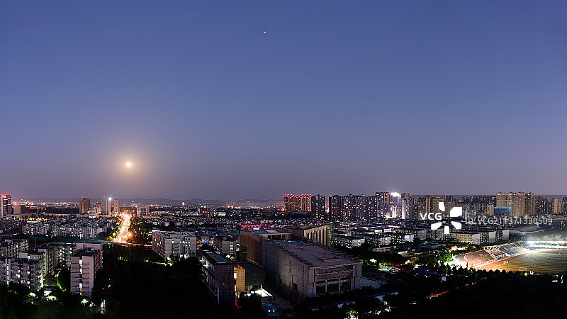 西南石油大学夜景图片素材