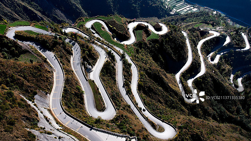 蜿蜒山路图片素材