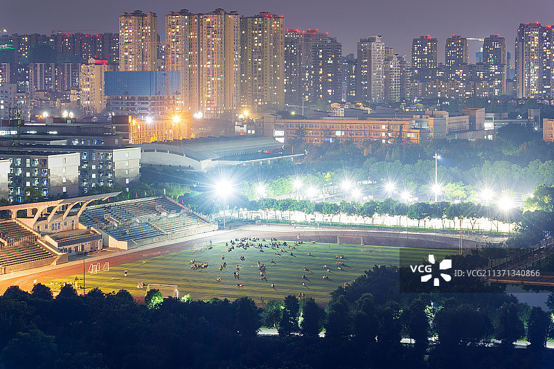 西南石油大学操场夜景图片素材