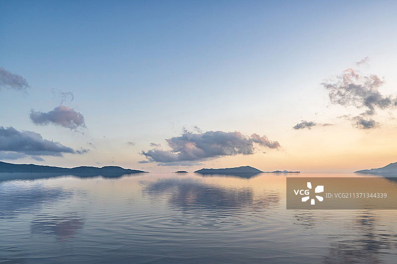 蓝天白云下的海洋图片素材