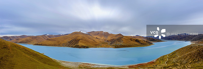 中国西藏山南圣湖羊卓雍措图片素材