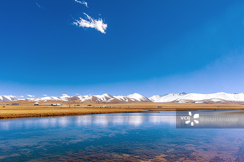 中国西藏拉萨圣湖纳木错图片素材