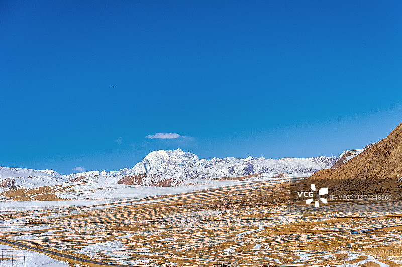 中国西藏日喀则318国道珠峰段风光图片素材