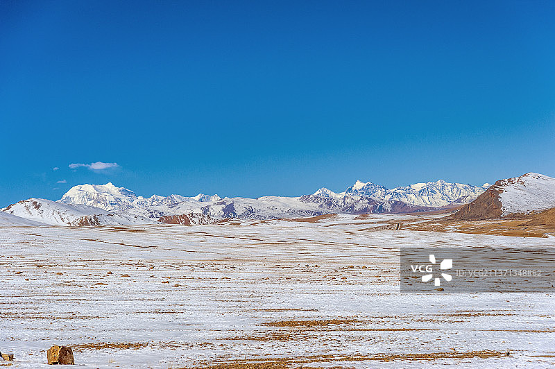 中国西藏日喀则318国道珠峰段风光图片素材