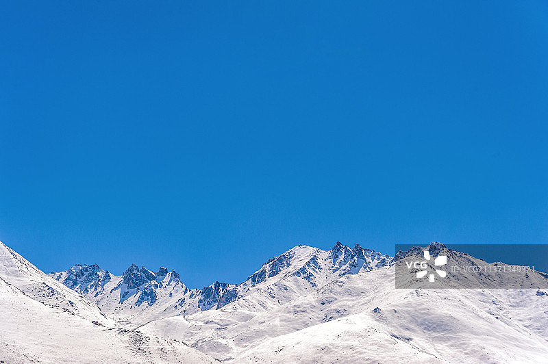 中国西藏日喀则318国道珠峰段风光图片素材