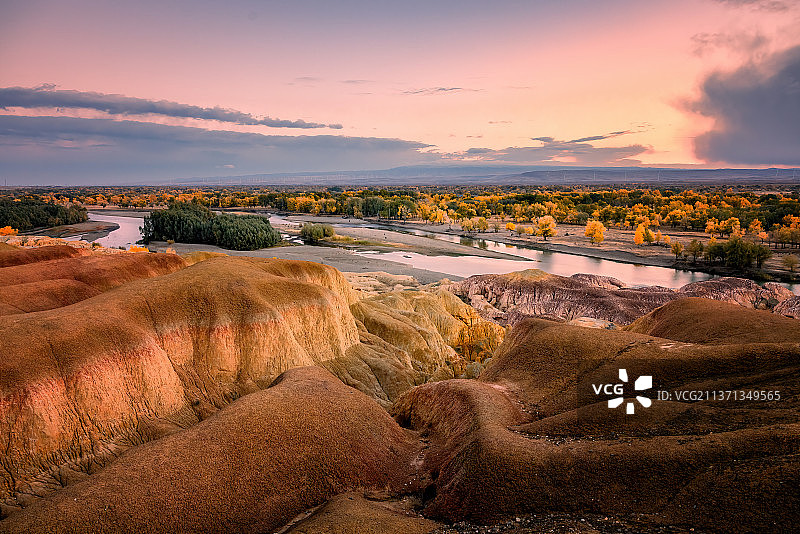 中国新疆喀纳斯五彩滩风景图片素材
