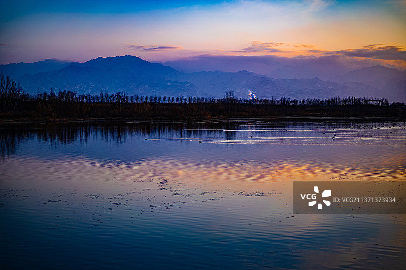 日落时的湖景图片素材