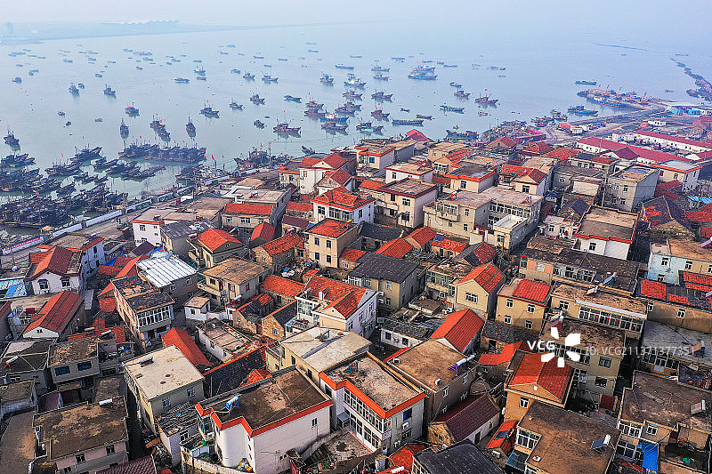 渔村和渔船+江苏省连云港市连云区西连岛村图片素材