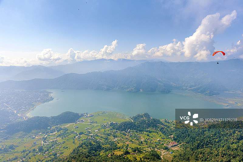 亚洲尼泊尔博卡拉滑翔伞图片素材